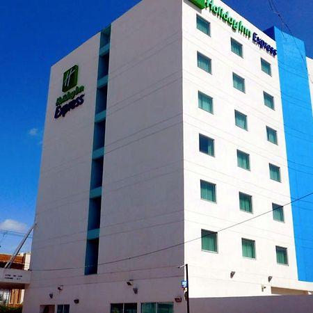 ホリデイ イン エクスプレス トゥストラ グティエレス ラ マリンバ Tuxtla Gutiérrez エクステリア 写真