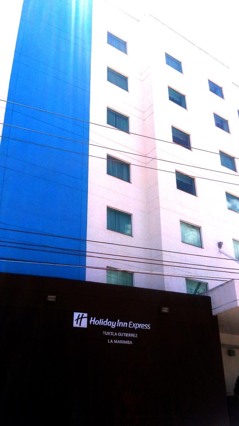 ホリデイ イン エクスプレス トゥストラ グティエレス ラ マリンバ Tuxtla Gutiérrez エクステリア 写真